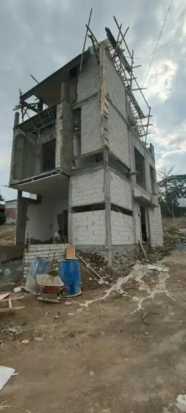 Rumah 3 Lantai Gate Poros BNS Kota Batu