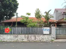 HITUNG TANAH.! RUMAH DI KOMPLEK ELITE GUDANG PELURU - TEBET
