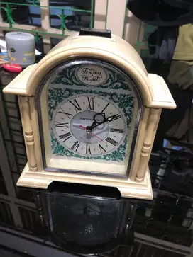 Jam weker antik