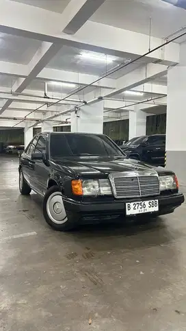 Mercedes Benz E300 89th