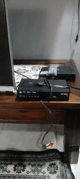 Tv tabung samsunh 22inch plus sky box nya