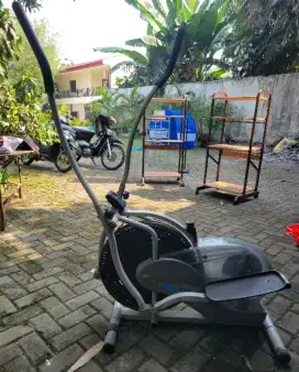 Alat fitnes stepper jalan di tempat