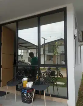 Jasa pemasangan sticker kantor & kaca film gedung bangunan perumahan