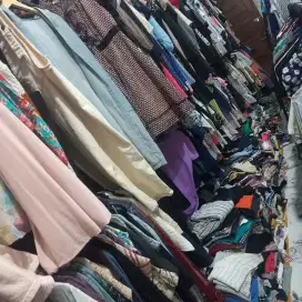 Dijual pakaian thrifting / paket usaha