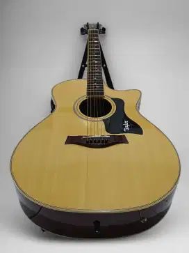 Gitar akustik elektrik Taylor