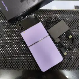 Samsung Galaxy Z Flip 4 256GB Garansi Resmi Mulus Lengkap