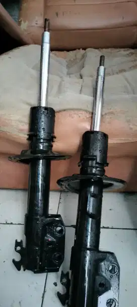 Shockbreaker depan belakang toyota sienta
