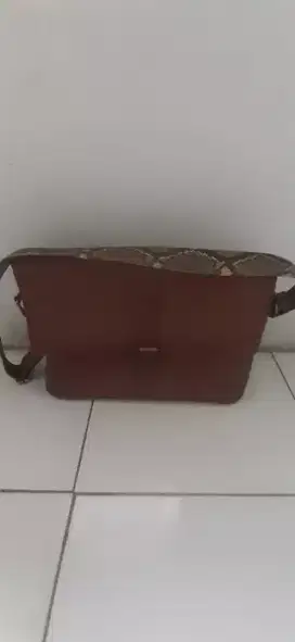 Tas Kulit Buaya Warna Coklat