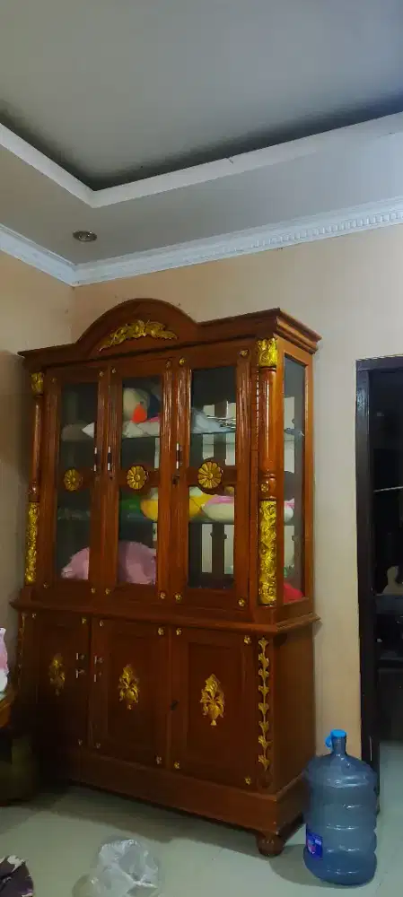 Lemari Hias Ruang Keluarga/tamu