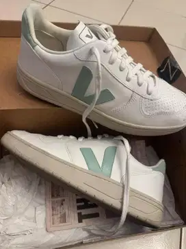 Veja men shoes size 43