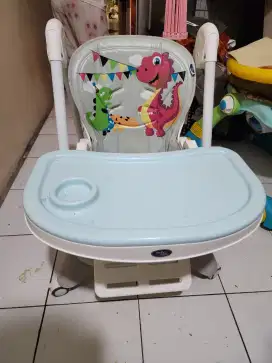 Meja makan anak