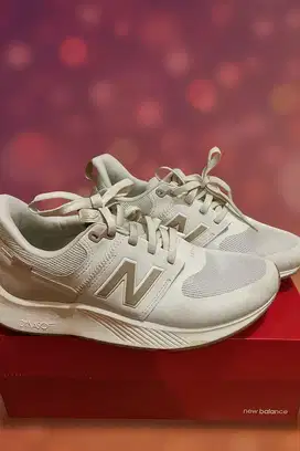 SEPATU NEW BALANCE UA900