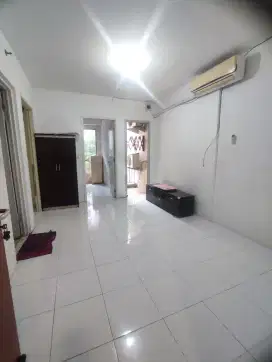 Disewakan apartemen east coast 2BR semi furnish hadap pool