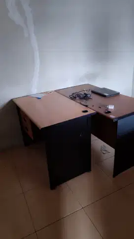Meja Kantor Kursi Kantor Rak Besi