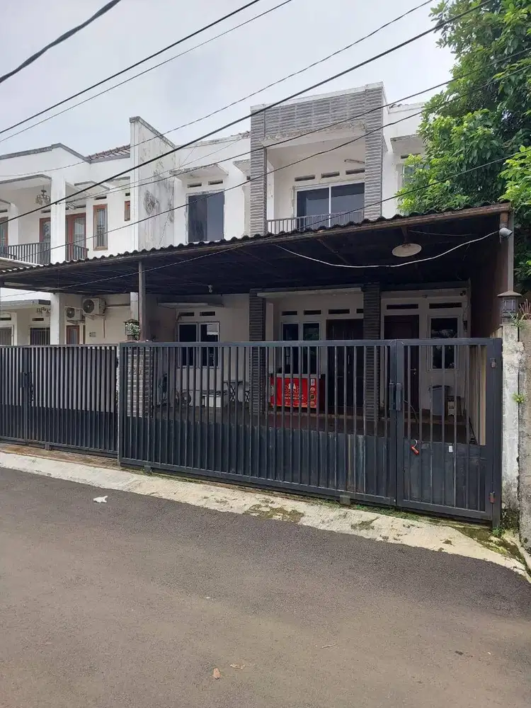 Siap Huni 3 Carport, Pagar Tidak Berhadapan Dengan Tetangga, Dekat MRT