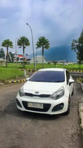 Kia New Rio SE 1.4 AT