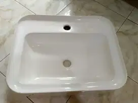 Wastafel kotak 97% mulus