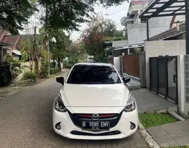 Mazda 2 R Skyactive 2015 AT matic model 2016 non jazz city