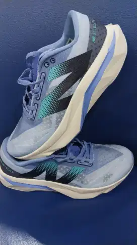 Sepatu runing NB Fuelcell rebel V4 heron blue with chrome blue black