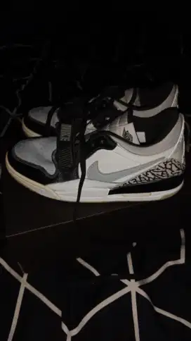 Sepatu jordan legacy
