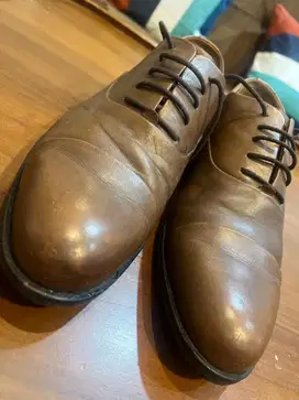 Sepatu pantofel pria