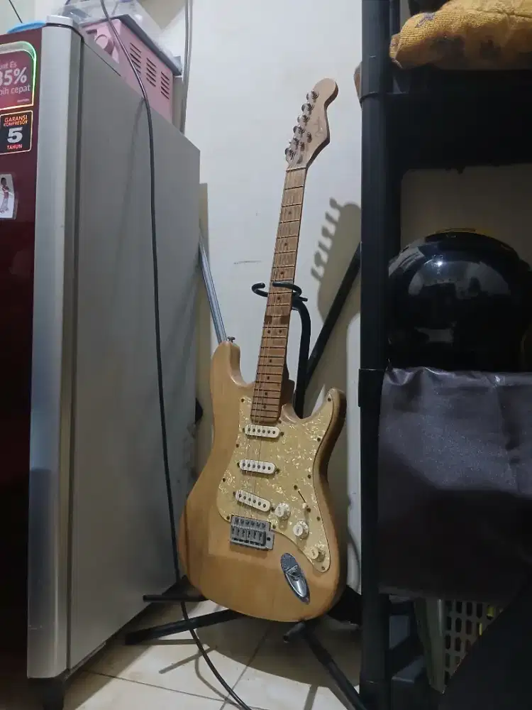 Gitar fender listrik