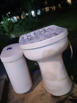 Closet duduk bekas tapi layak pakai
