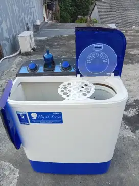 Mesin cuci 2 tabung Aqua 8 kg