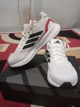 Sepatu Running Pria Adidas
