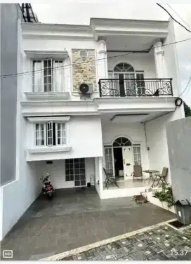 Jual Rumah Cantik 2.5 Lantai Di Daerah Jagakarsa, Jakarta Selatan