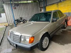 Mercedes-Benz E300 1986 Bensin