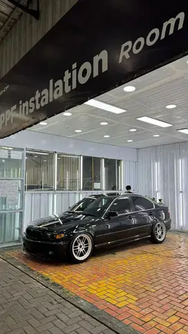 BMW 325i Black on Black