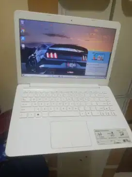 Asus E402Y AMD E2-7015 ram 4gb SSD 128gb