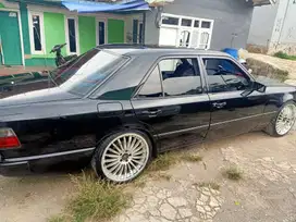 Mercedes-Benz E320 1989 Bensin