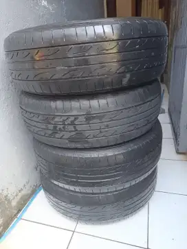 Dunlop sp sport LM 705 ukuran 215/70/r15   4pcs