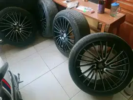 Jual peleg dan ban copotan Innova ring 18 uk.225/50/18 ban masih bagus