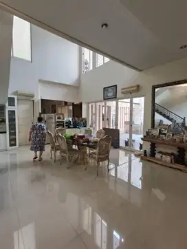 DIJUAL RUMAH DIAN ISTANA PARK AVENUE MINIMALIS MODERN BAGUS SIAP HUNI