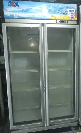 Showcase pendingin Minuman