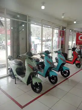 Sepeda Dan Motor Listrik Cash & Kredit Uwinfly D65