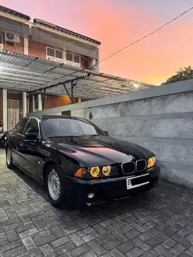 BMW 525i Hitam rawatan pribadi pajak hidup butuh cepat