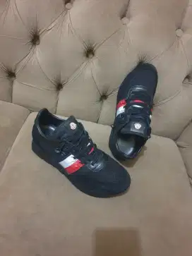 Mulus .authentic sepatu .sneakers moncler size 42