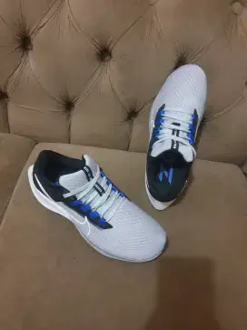 Like new .authentic sepatu .sneakers nike size 40.5