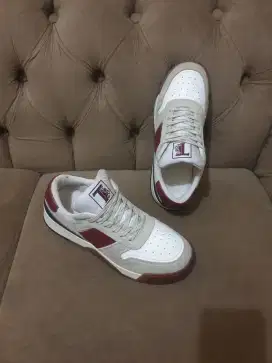 Mulus .authentic sepatu .sneakers tods limitet size 41