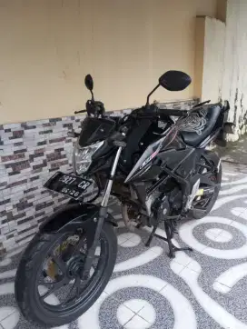 Honda CB 150 R black