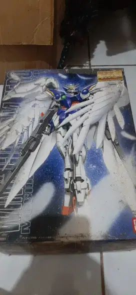 ORIGINAL BANDAI GUNDAM WING ZERO MASTER GRADE