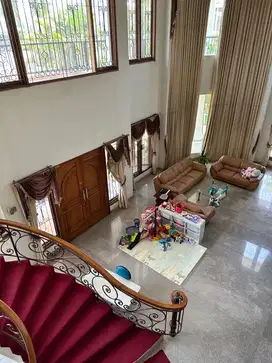 dijual rumah mewah araya boulevard