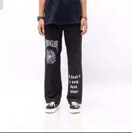 Celana Panjang Hitam Motif Tulisan dan Gambar
