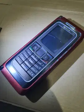 Nokia E90 communicator warna merah