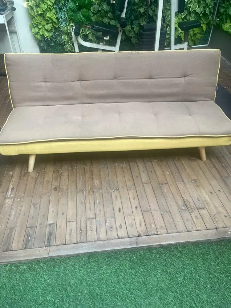 Long green sofa informa