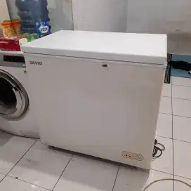 Freezer Box Sanyo 208L . Second . Normal . Bergaransi